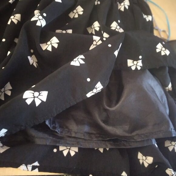 Forever 21 Black and White Skirt with Under Shorts- Size: S - Picture 10 of 17